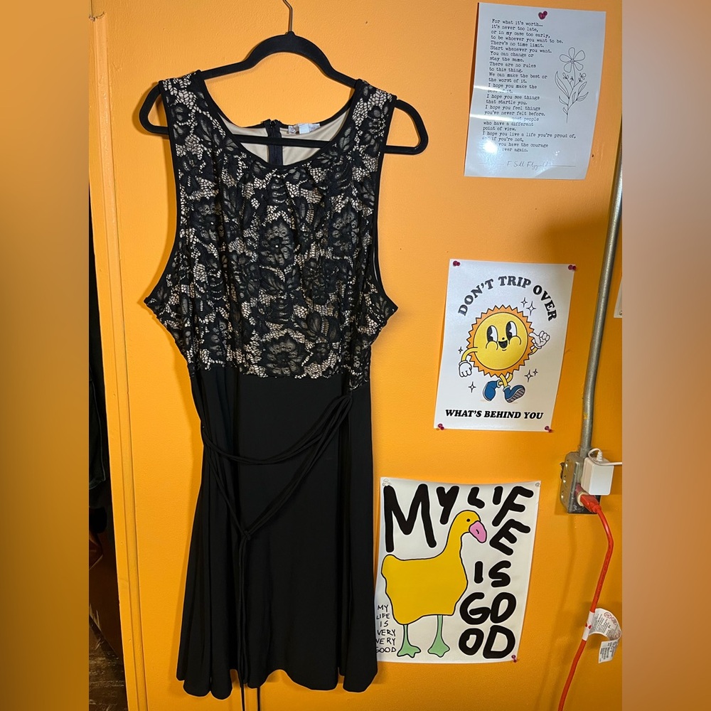 Chic Black and Gold Women's Midi Dress 24